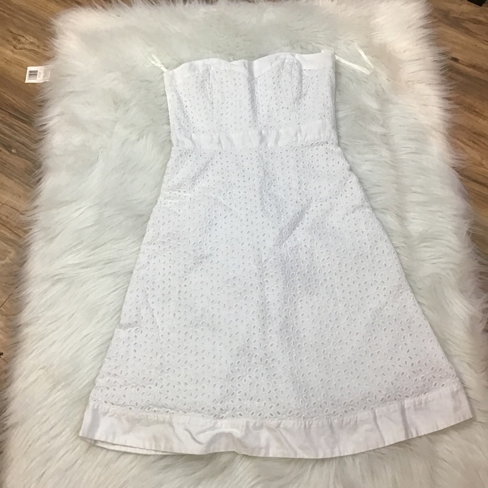 WHBM WHITE EYELET STRAPLESS DRESS🔥🔥